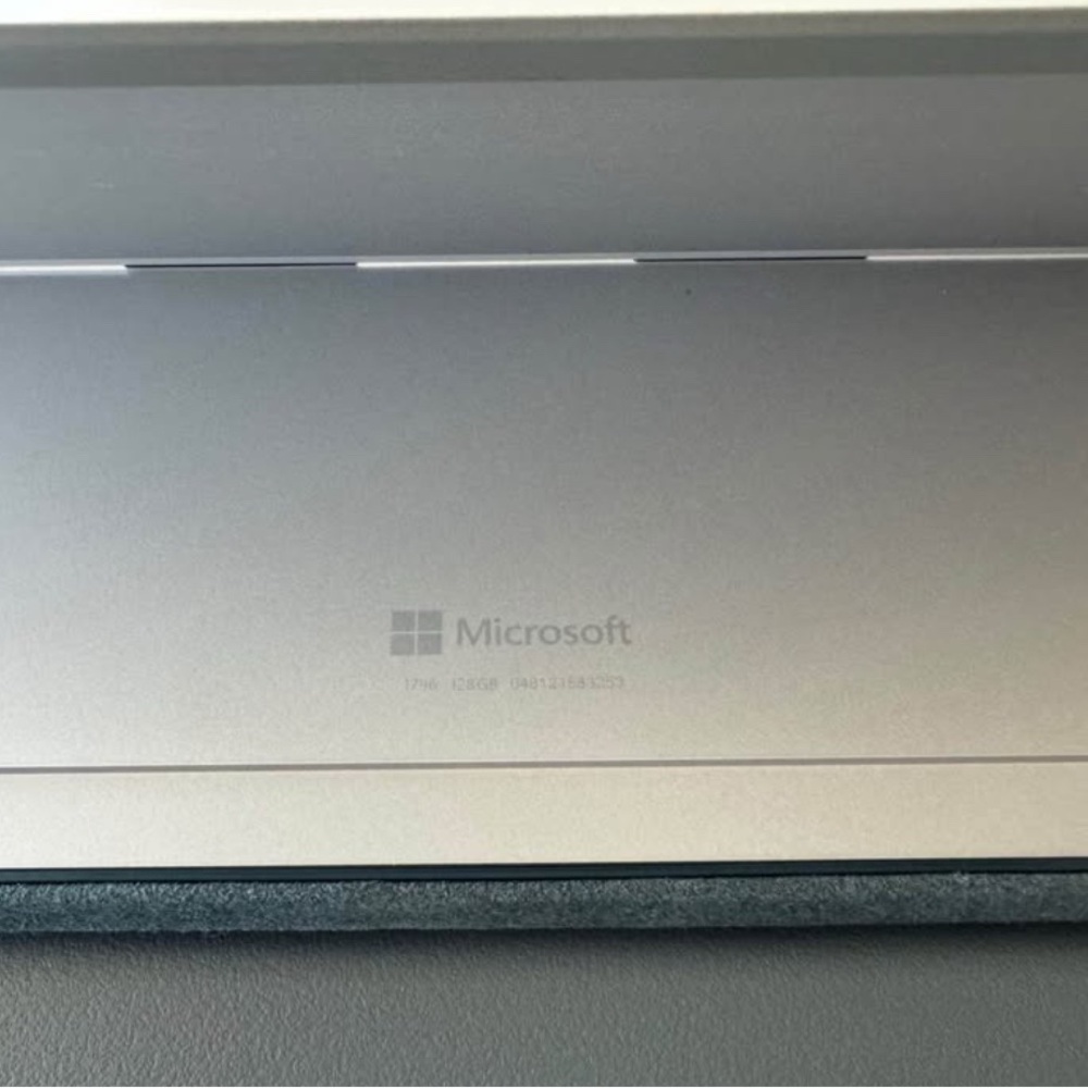 Microsoft Surface Pro - Picture 3 of 9